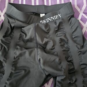 SKINNIFY Resistance Band Leggings Size Medium